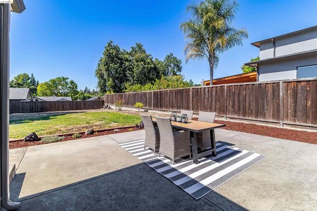 346 Valley View Rd, Pleasant Hill, CA 94523