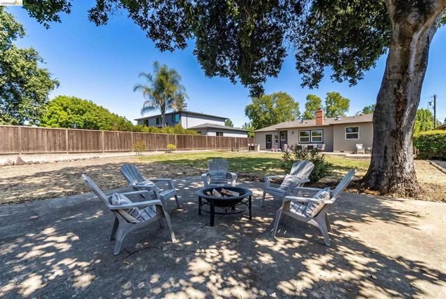 346 Valley View Rd, Pleasant Hill, CA 94523