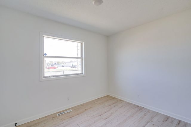 1613 E Del Mar St, Wichita, KS 67216