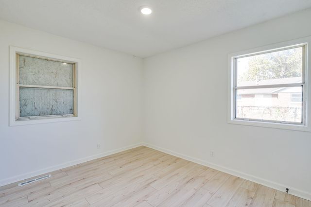 1613 E Del Mar St, Wichita, KS 67216