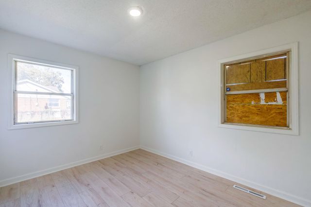 1613 E Del Mar St, Wichita, KS 67216