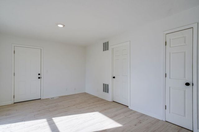 1613 E Del Mar St, Wichita, KS 67216