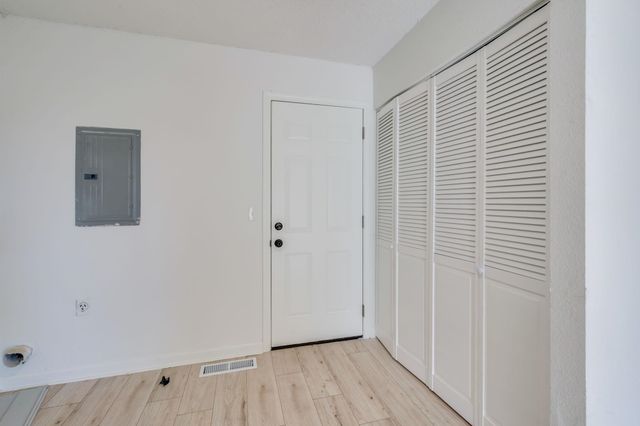 1613 E Del Mar St, Wichita, KS 67216