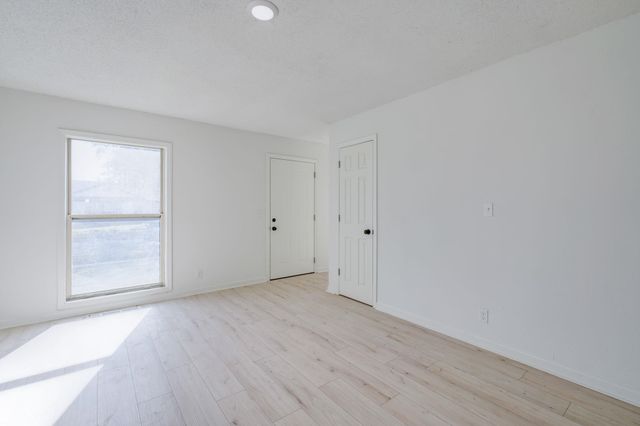 1613 E Del Mar St, Wichita, KS 67216