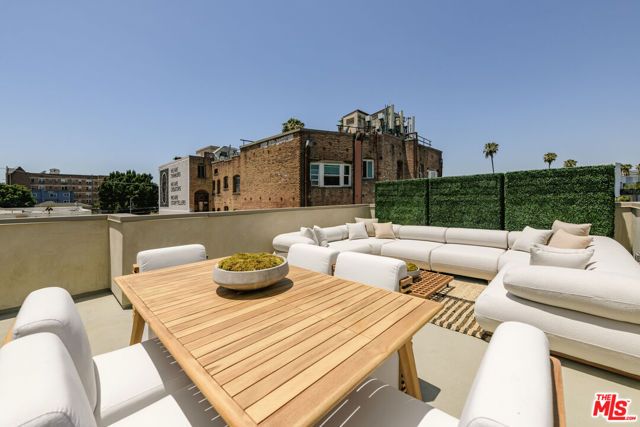 1119 Sanborn Avenue, Los Angeles, CA 90029