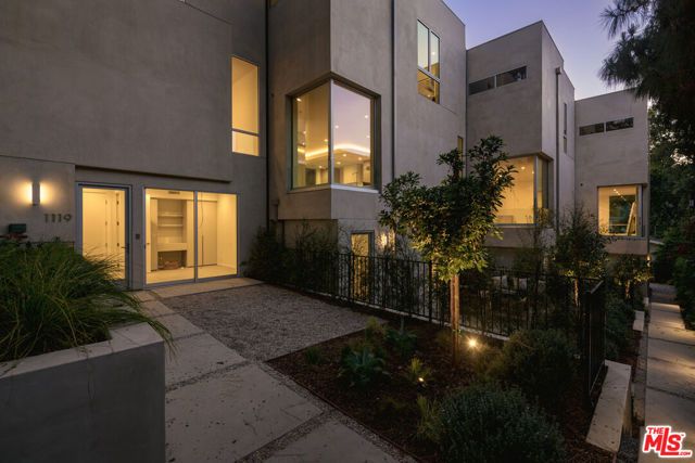 1119 Sanborn Avenue, Los Angeles, CA 90029