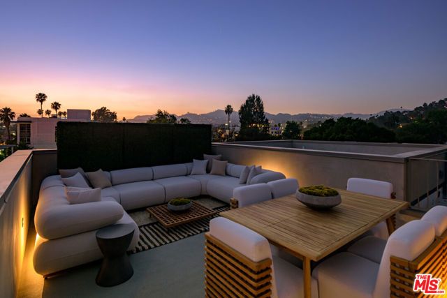 1119 Sanborn Avenue, Los Angeles, CA 90029