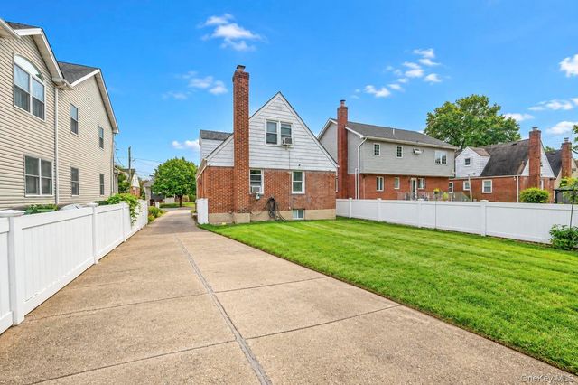 131 N 5th Street, New Hyde Park, NY 11040