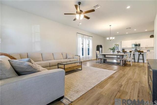 41449 Cozy Way, Gonzales, LA 70737