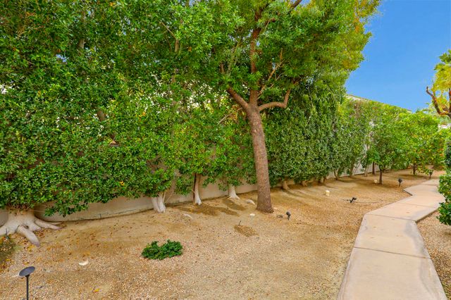 51350 Via Sorrento, La Quinta, CA 92253