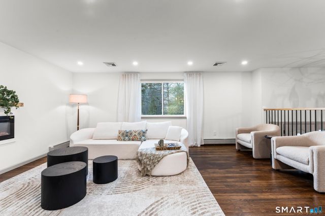 11 Lane Street, Shelton, CT 06484