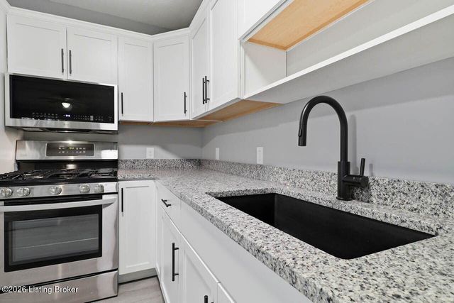 5311 Red Leaf Rd, Louisville, KY 40218