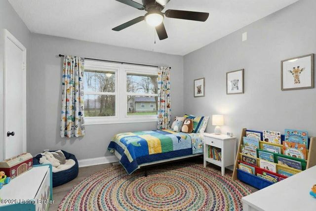 5311 Red Leaf Rd, Louisville, KY 40218