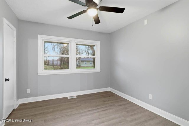 5311 Red Leaf Rd, Louisville, KY 40218