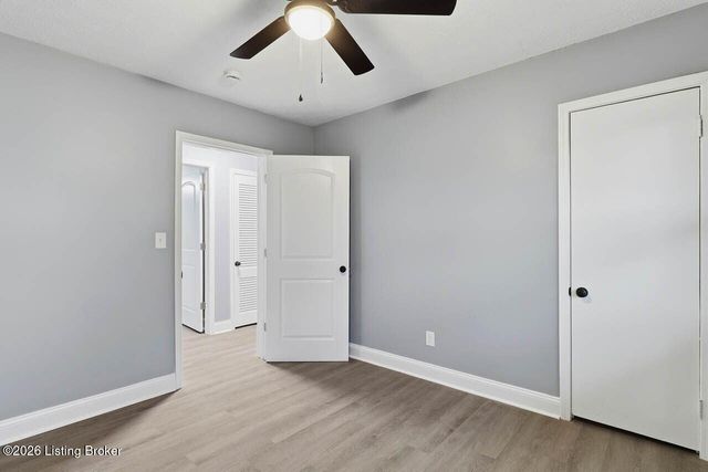 5311 Red Leaf Rd, Louisville, KY 40218