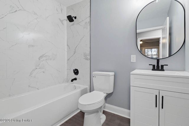 5311 Red Leaf Rd, Louisville, KY 40218