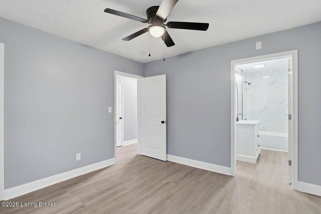 5311 Red Leaf Rd, Louisville, KY 40218