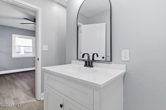 5311 Red Leaf Rd, Louisville, KY 40218