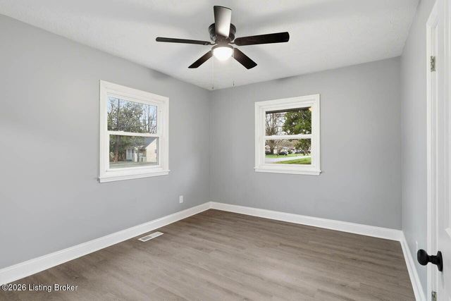 5311 Red Leaf Rd, Louisville, KY 40218