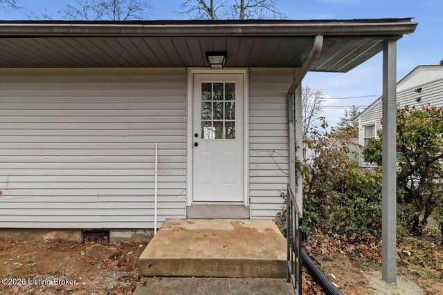 5311 Red Leaf Rd, Louisville, KY 40218