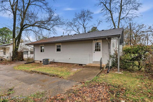 5311 Red Leaf Rd, Louisville, KY 40218