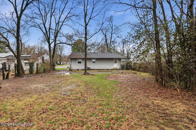 5311 Red Leaf Rd, Louisville, KY 40218