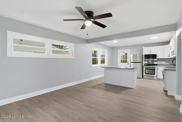 5311 Red Leaf Rd, Louisville, KY 40218