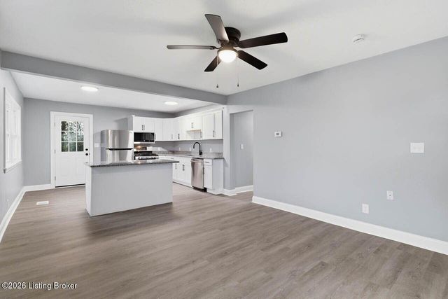 5311 Red Leaf Rd, Louisville, KY 40218