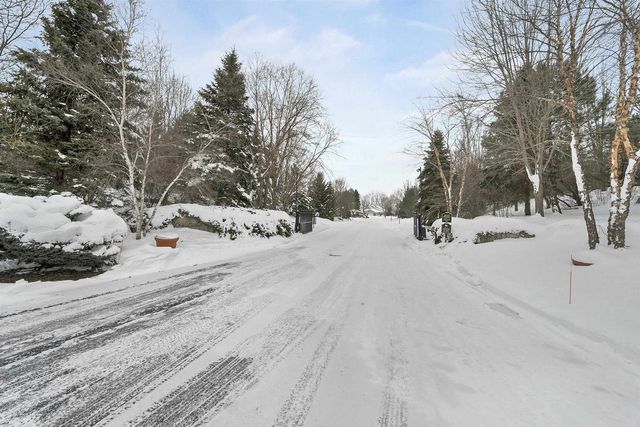 2580-3 BAY HARBOR CIRCLE, Green Bay, WI 54304