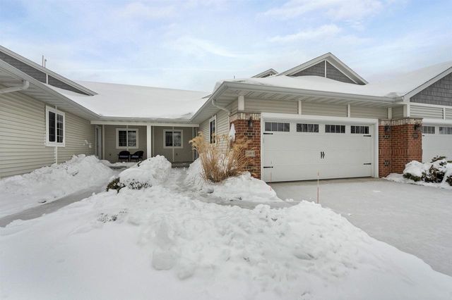 2580-3 BAY HARBOR CIRCLE, Green Bay, WI 54304