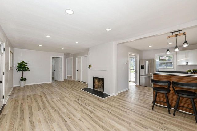 5811 W Thurston AVENUE, Milwaukee, WI 53218