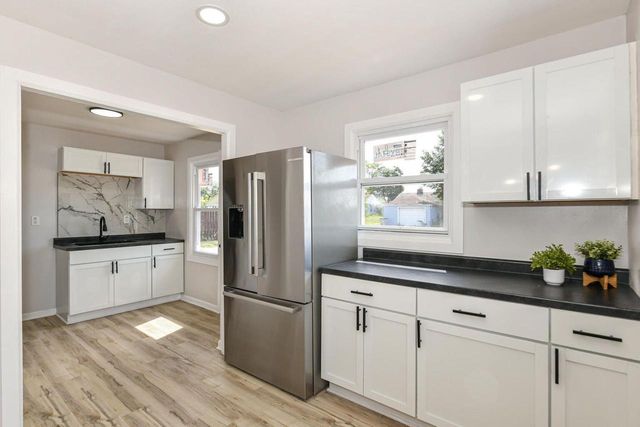 5811 W Thurston AVENUE, Milwaukee, WI 53218