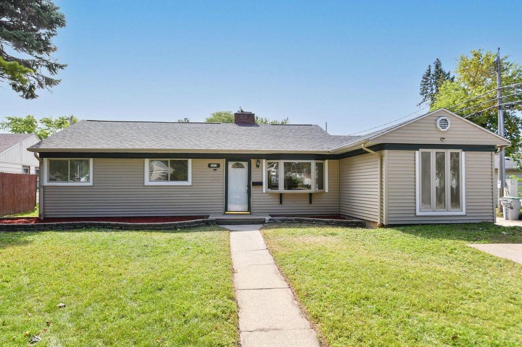 5811 W Thurston AVENUE, Milwaukee, WI 53218