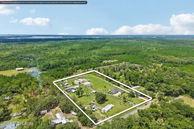 122 MACON Road, Palatka, FL 32177
