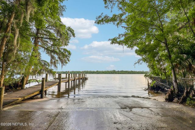 122 MACON Road, Palatka, FL 32177
