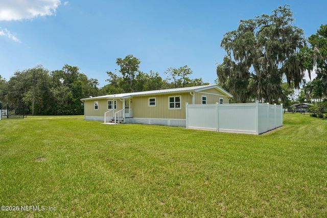 122 MACON Road, Palatka, FL 32177