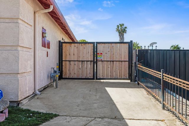 2412 Silverado Ct, Stockton, CA 95206