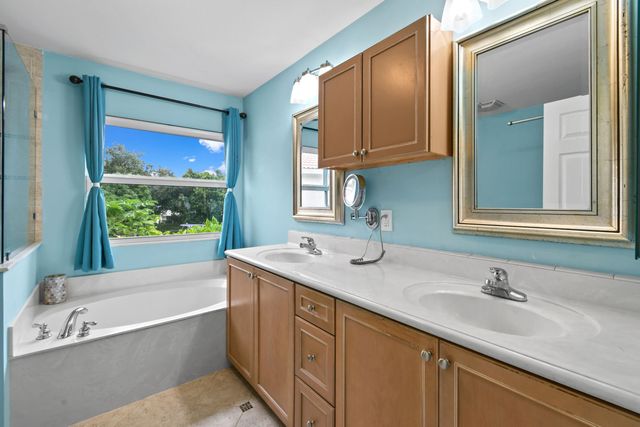 4576 Thornwood Circle, Palm Beach Gardens, FL 33418