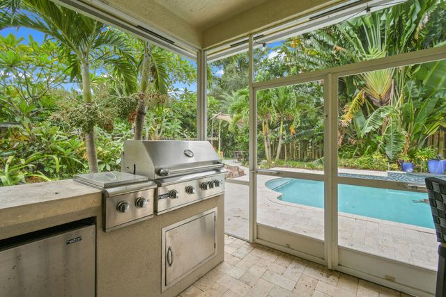 4576 Thornwood Circle, Palm Beach Gardens, FL 33418