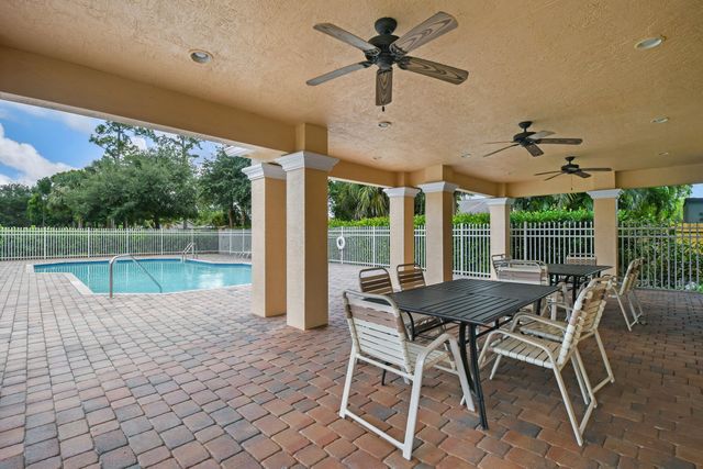 4576 Thornwood Circle, Palm Beach Gardens, FL 33418