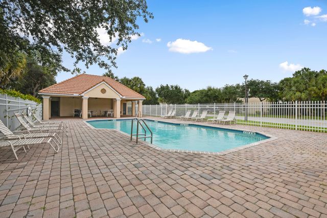 4576 Thornwood Circle, Palm Beach Gardens, FL 33418