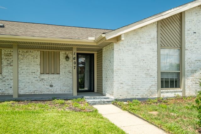 1607 College Parkway, Lewisville, TX 75077