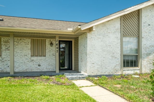 1607 College Parkway, Lewisville, TX 75077