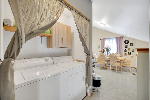 1400 Berta Drive, Crest Hill, IL 60403