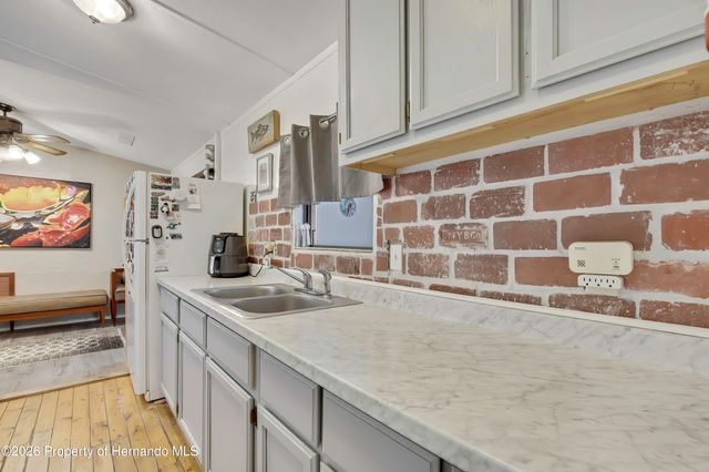 27170 Townsend Boulevard, Brooksville, FL 34601