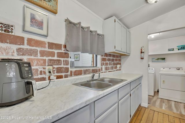 27170 Townsend Boulevard, Brooksville, FL 34601