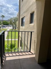 8625 NW 8th Street 213, Miami, FL 33126