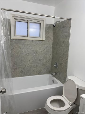 80 W Mansfield Avenue, Pontiac, MI 48340