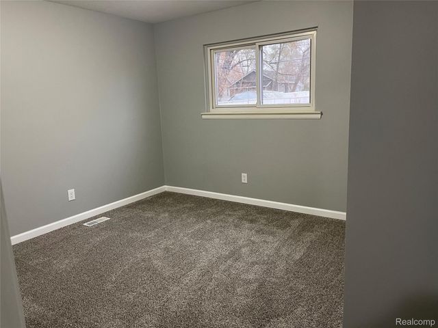 80 W Mansfield Avenue, Pontiac, MI 48340