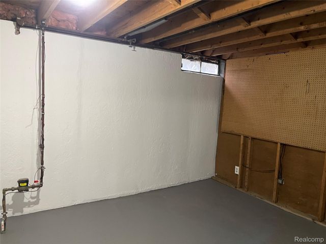 80 W Mansfield Avenue, Pontiac, MI 48340